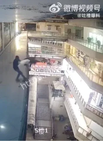 女子一分钟两次跳楼被救